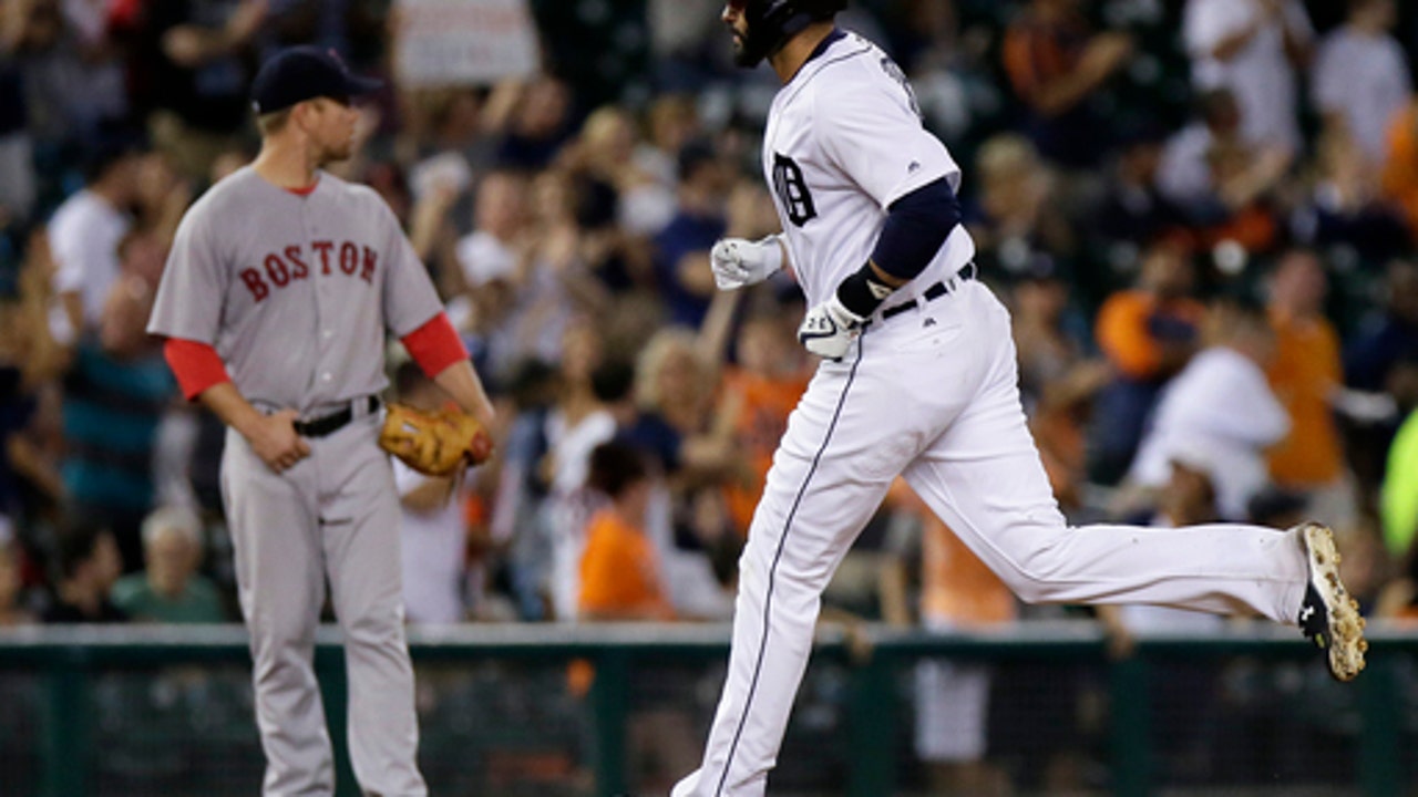 Ortiz homers after being honored, Red Sox beat Tigers 3-2